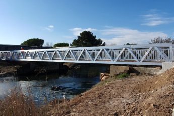 fabricant, passerelle, acier, galvanis&eacute;
